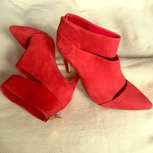PRICE DROP⬇️BCBGeneration Red Close Toe Heels New