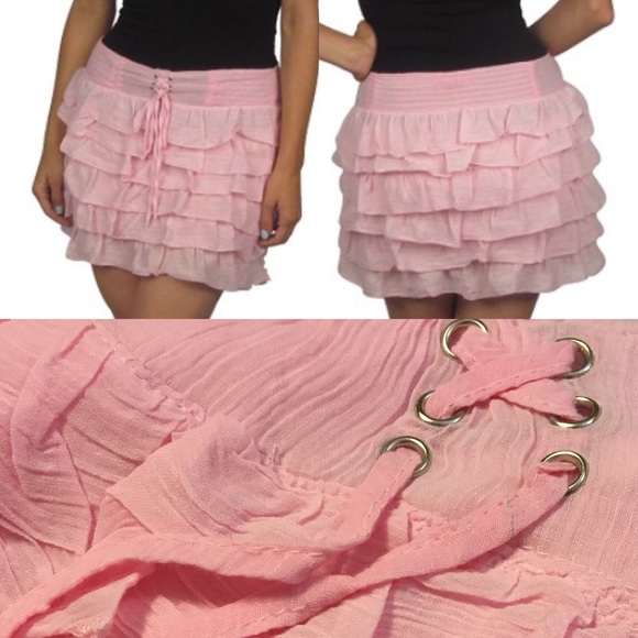 🆕🍄Pink Basic Ruffle Short Skirt - Picture 2 of 7