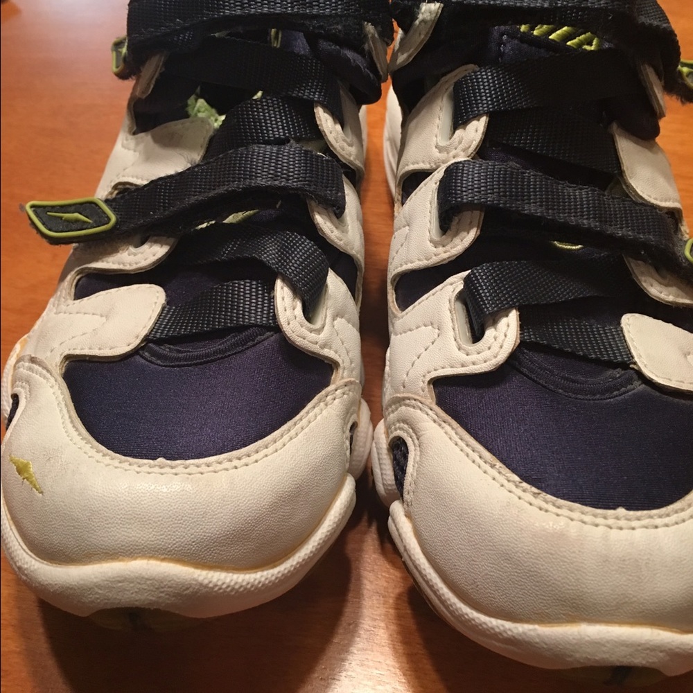 Avia water shoes