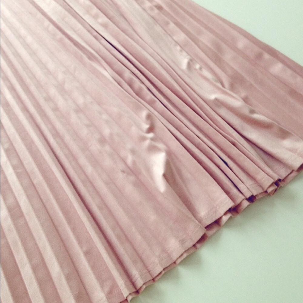 FLASH SALE❗️5⭐️Blush faux Suede Pleated midi skirt - Picture 5 of 6
