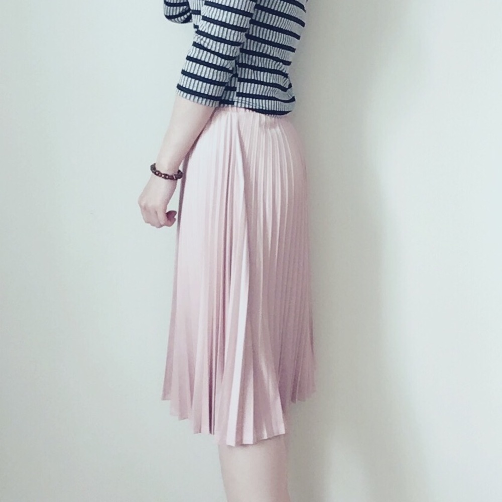 FLASH SALE❗️5⭐️Blush faux Suede Pleated midi skirt - Picture 3 of 6