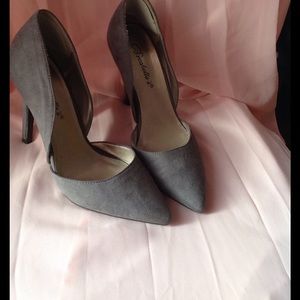 Grey heels👠