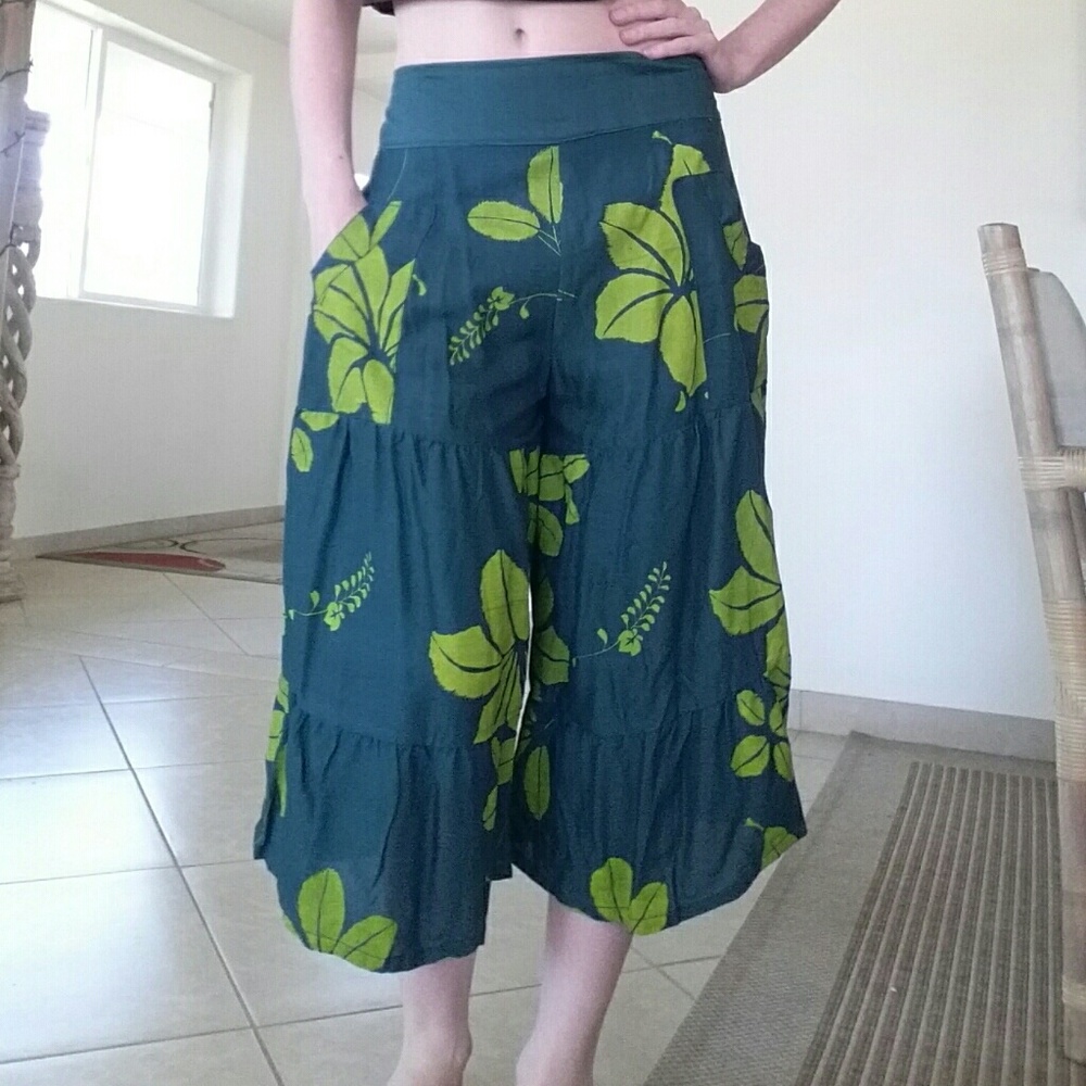Lightweight cotton capris