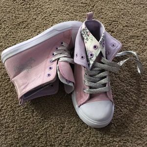Girls sneakers