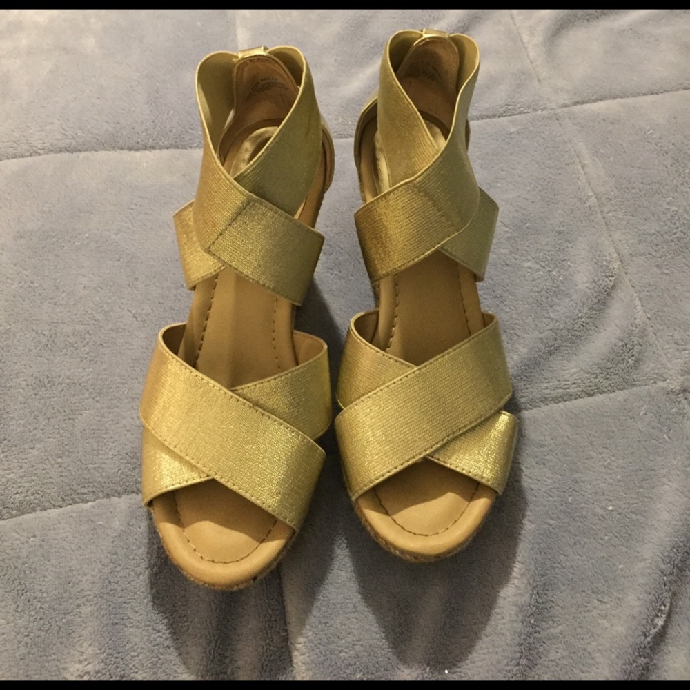 Kenneth Cole Reaction Wedges