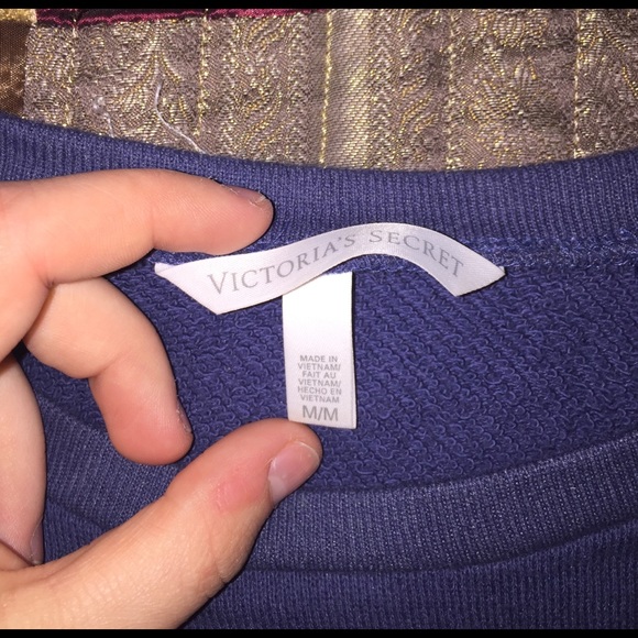 Practically new Vs sweater - Picture 3 of 3