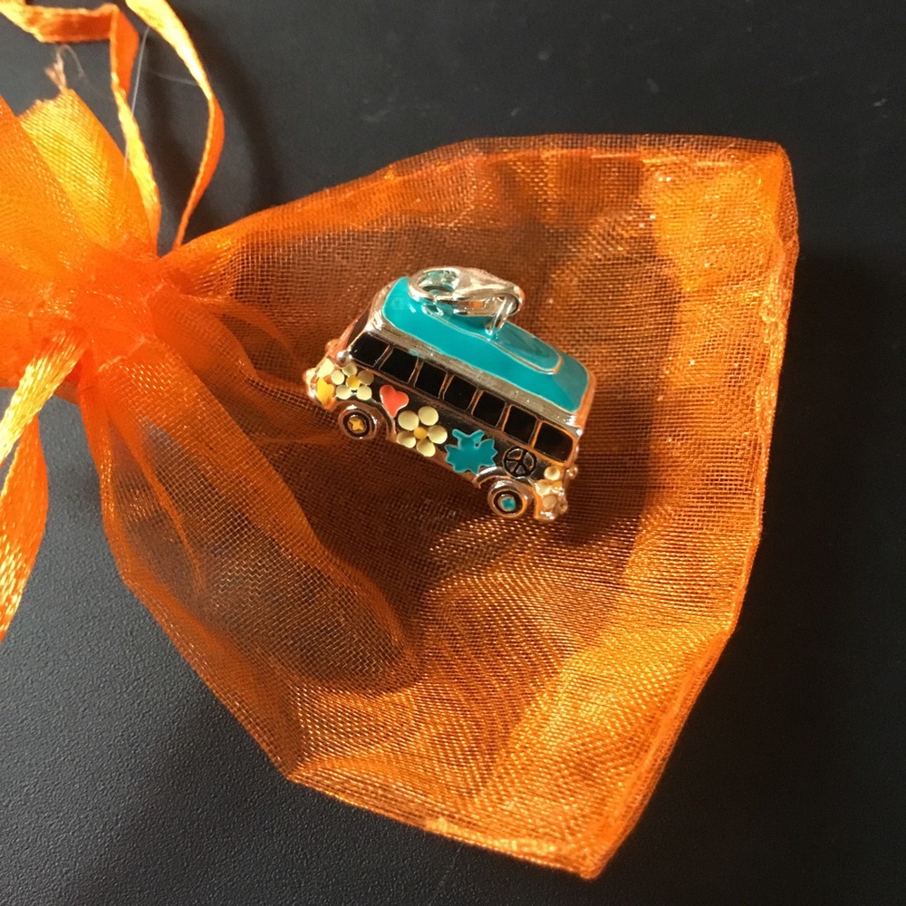 NEW 5⭐️⭐️⭐️⭐️⭐️ rated Bus Charm