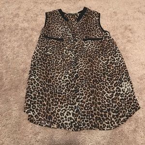 Leopard sleeveless button up top