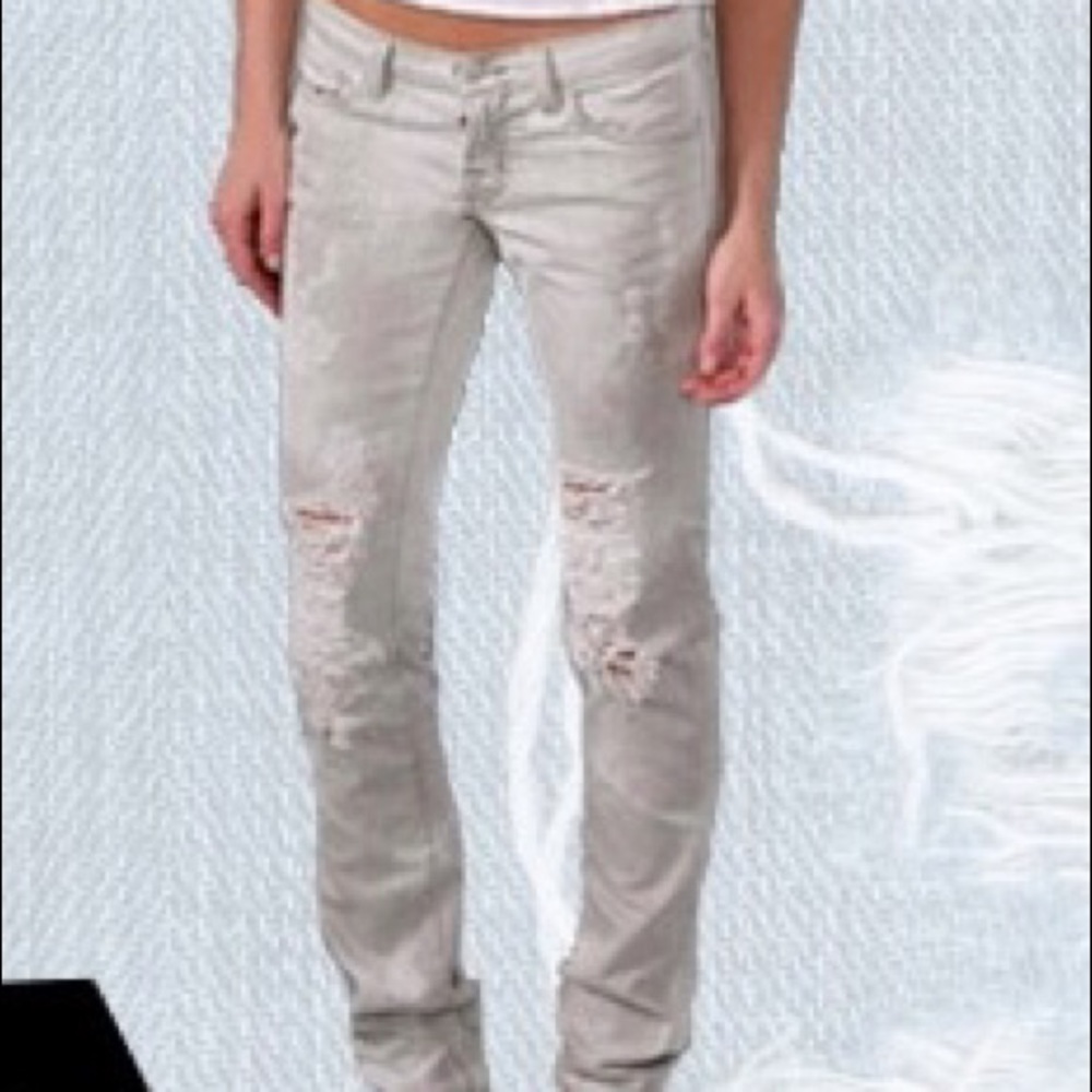 J Brand light wash destroyed skinny jeans Size 28