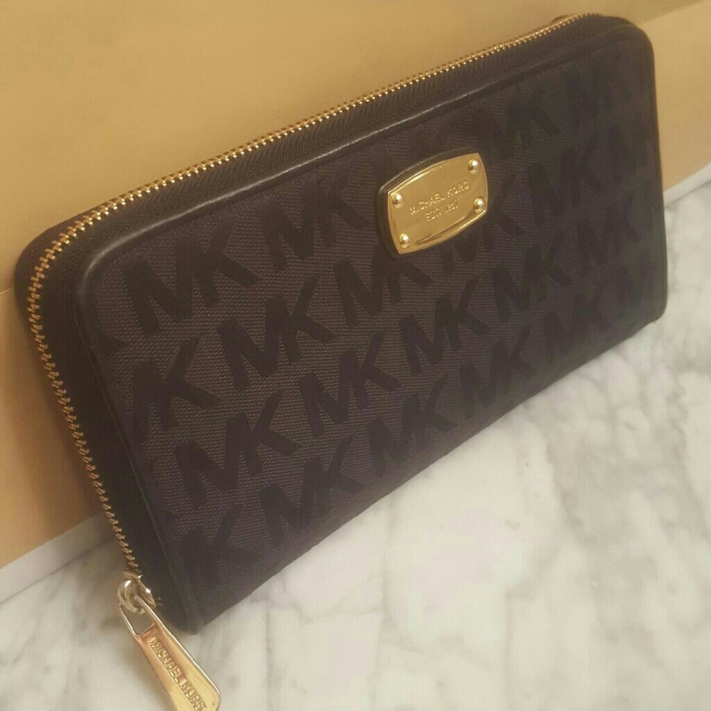 Michael Kors wallet