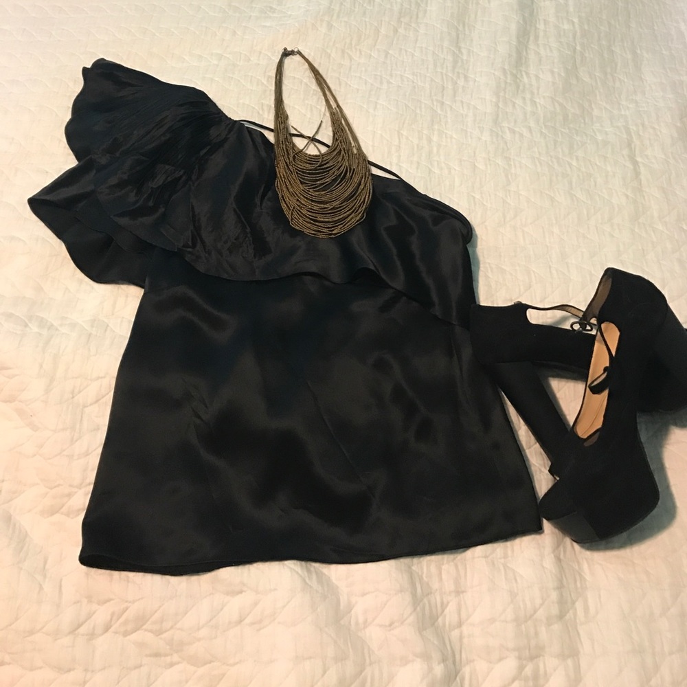 EUC BCBG MAXAZRIA one shoulder shirt