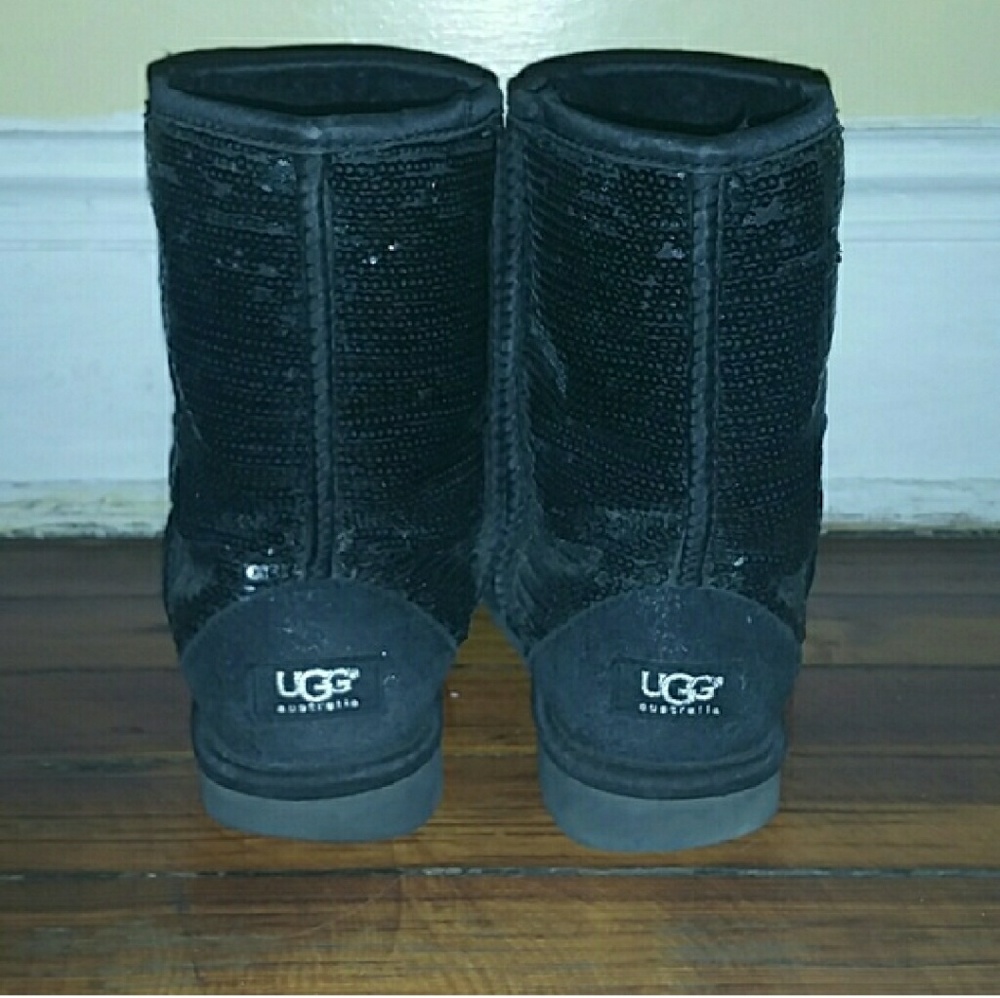 $20 - UGG Sparkle Boots