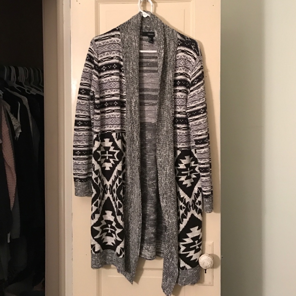 Sweater tribal print gray black and white