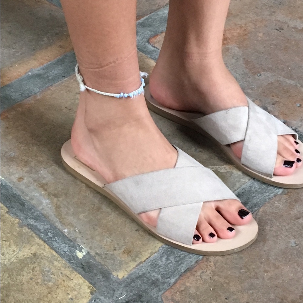 Simple effortless slip on flat sandals🌾