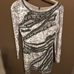 Velvet body con Urban Outfitters dress