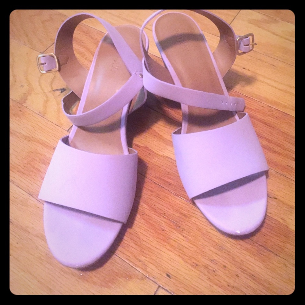 SALE 🎉🎉 Light lavender wedges 👡💕 Peep toe