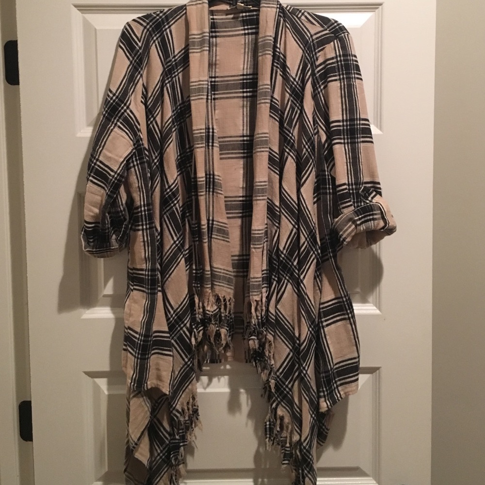 Plaid fringed shawl