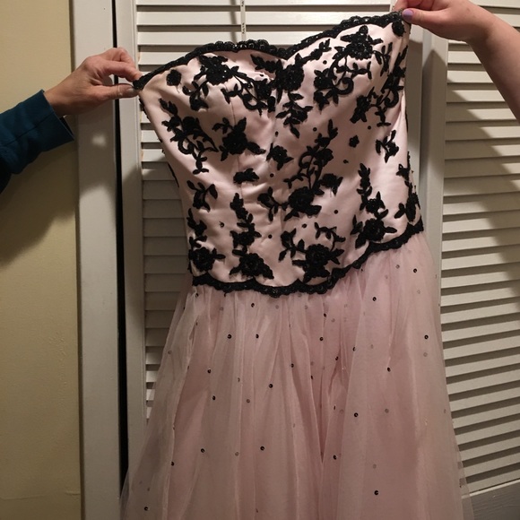 Dresses & Skirts - PROM SEASON 🌟💥 pink and black prom/party dress