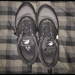 Black Nike tennis shoes