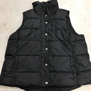 Black old navy puffy vest