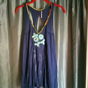 ADORABLE TOP....CLOTH FLOWERS