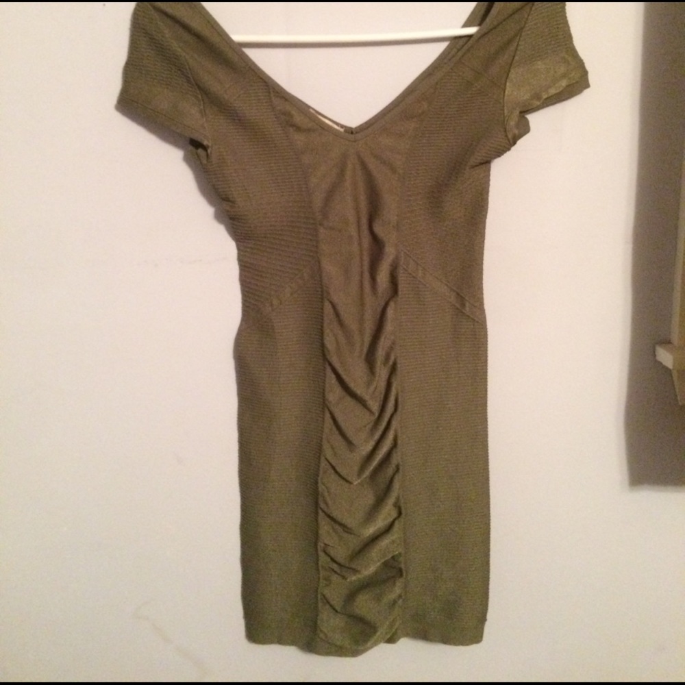 Arden B olive green M/L bodycon short sleeve dress