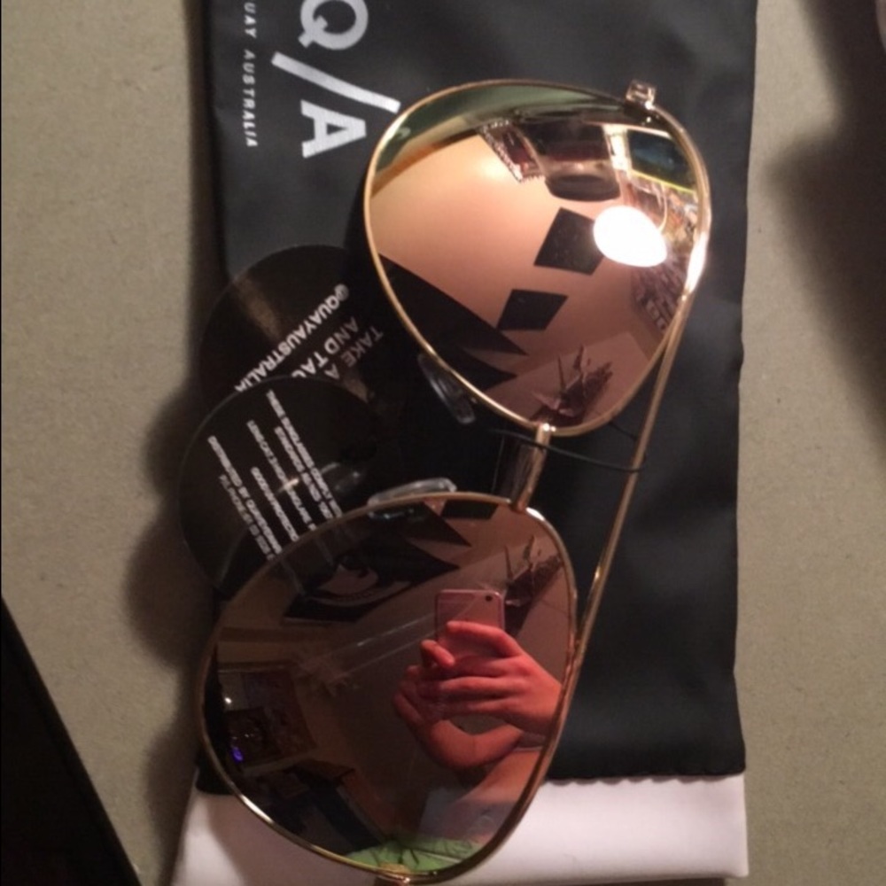 Brand new Vivienne sunglasses by Quay! NWT