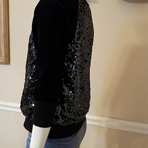 Beautiful top that can be dressed or down - Picture 4 of 4