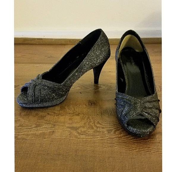 DRESS BARN new! glittery peep toe dress pumps - Picture 1 of 2