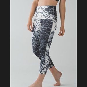 LULULEMON WUNDER UNDER PANT *SE DANCE (size 6)