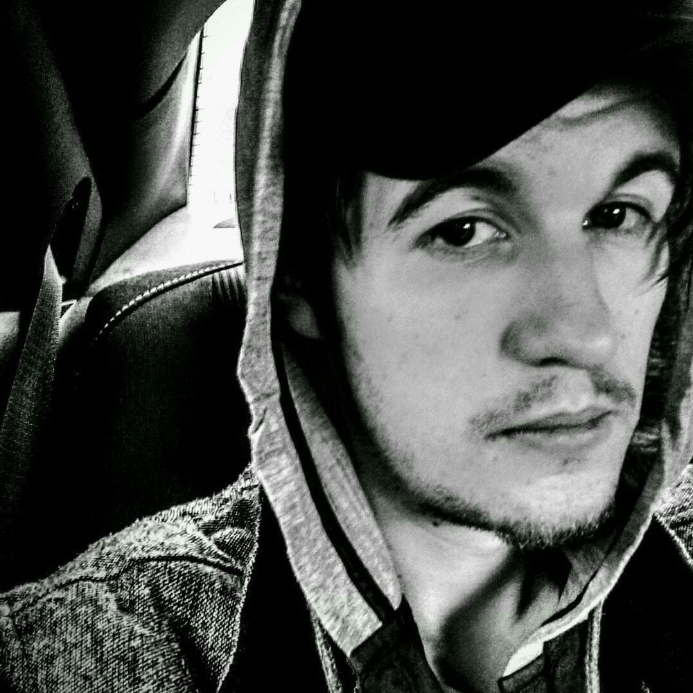 Meet your Posher, Derrick