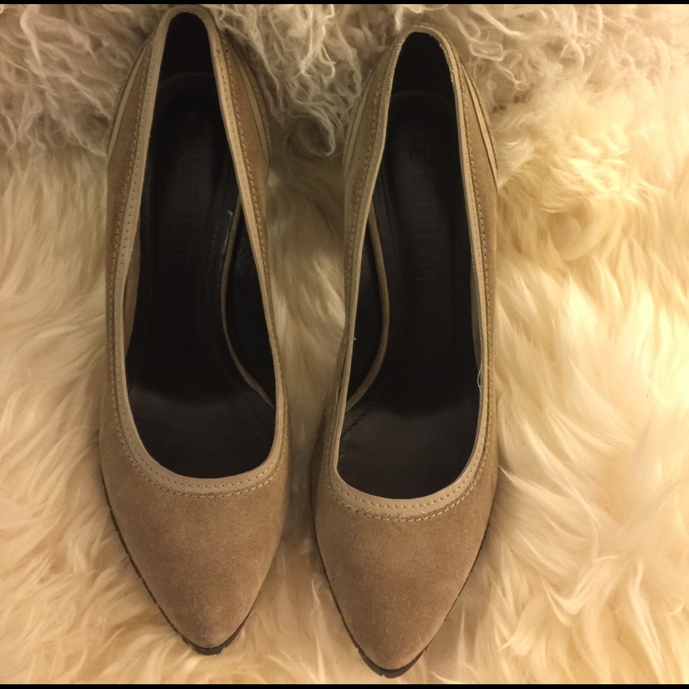 Authentic Burberry suede heels size 37