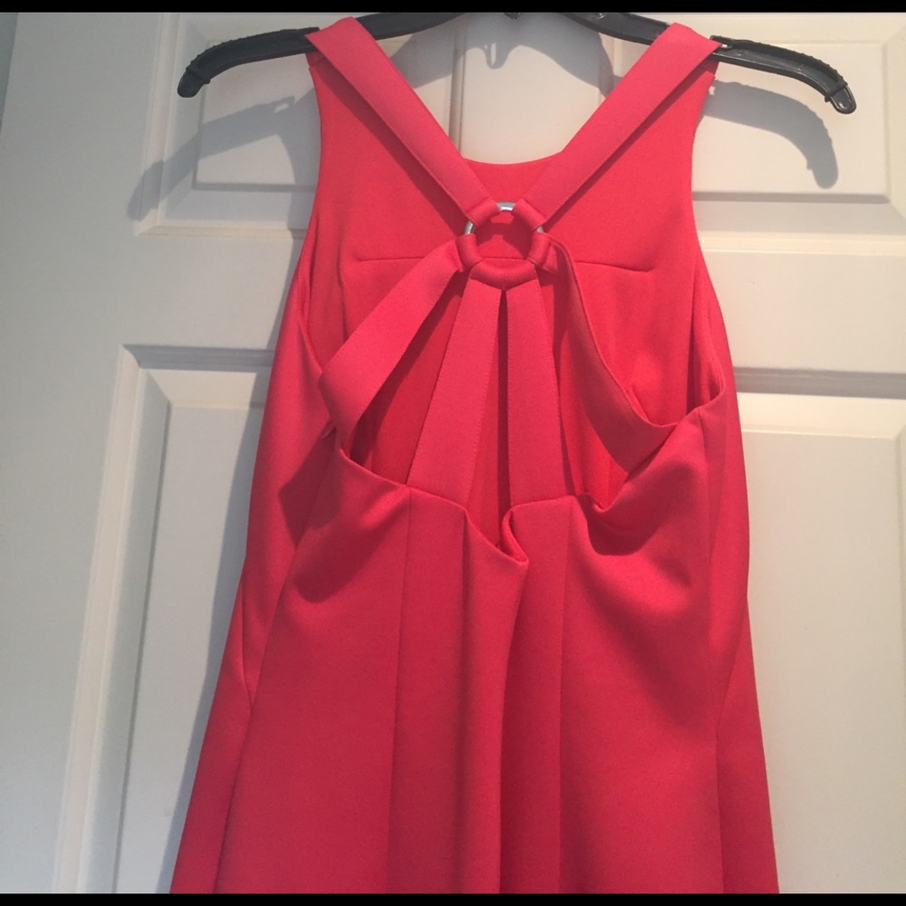Below the knee, coral open back dress 👗