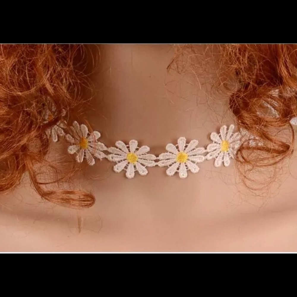 DAISY OR FLOWER BOHO, VINTAGE, FESTIVAL CHOKER-NWT - Picture 2 of 4
