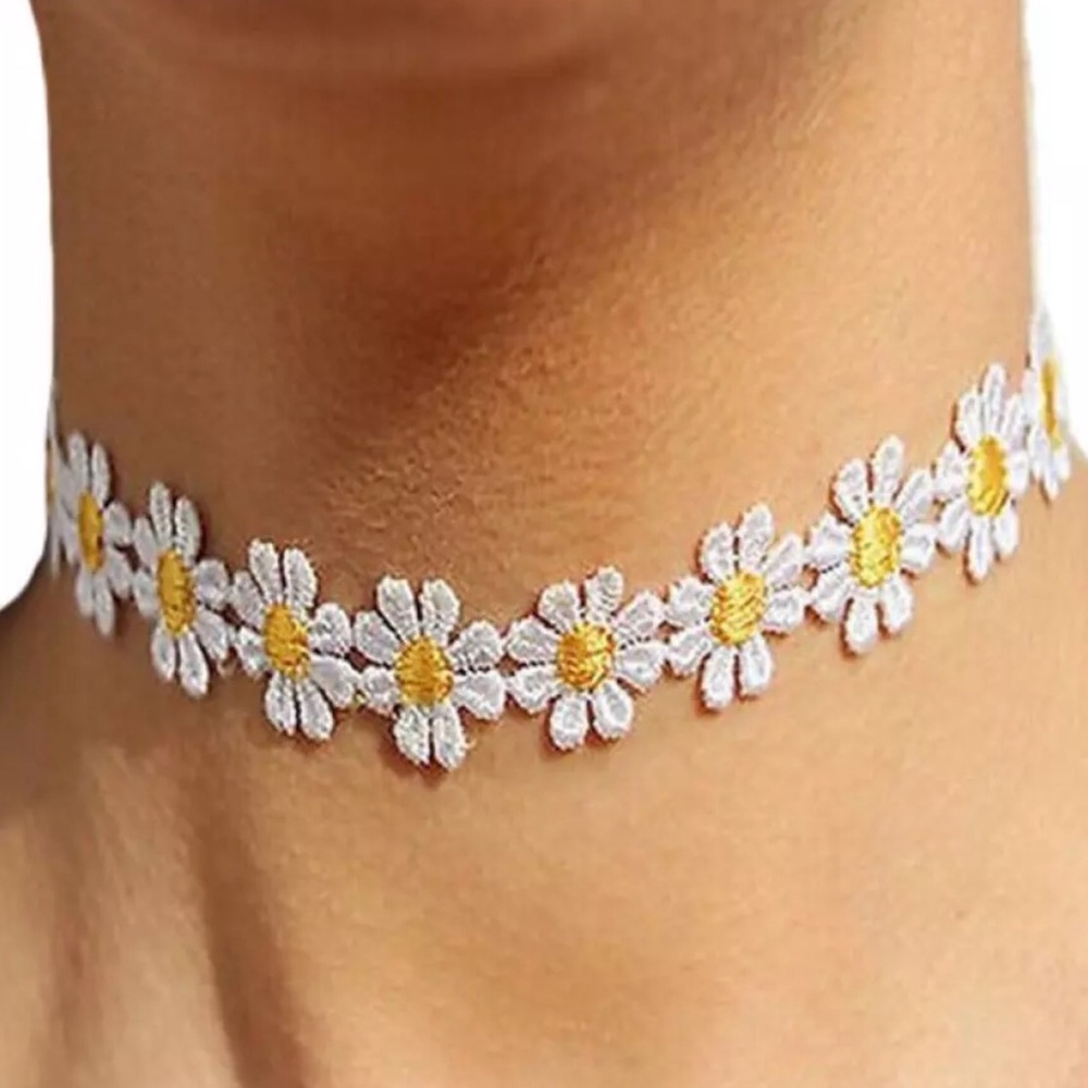 DAISY OR FLOWER BOHO, VINTAGE, FESTIVAL CHOKER-NWT - Picture 3 of 4