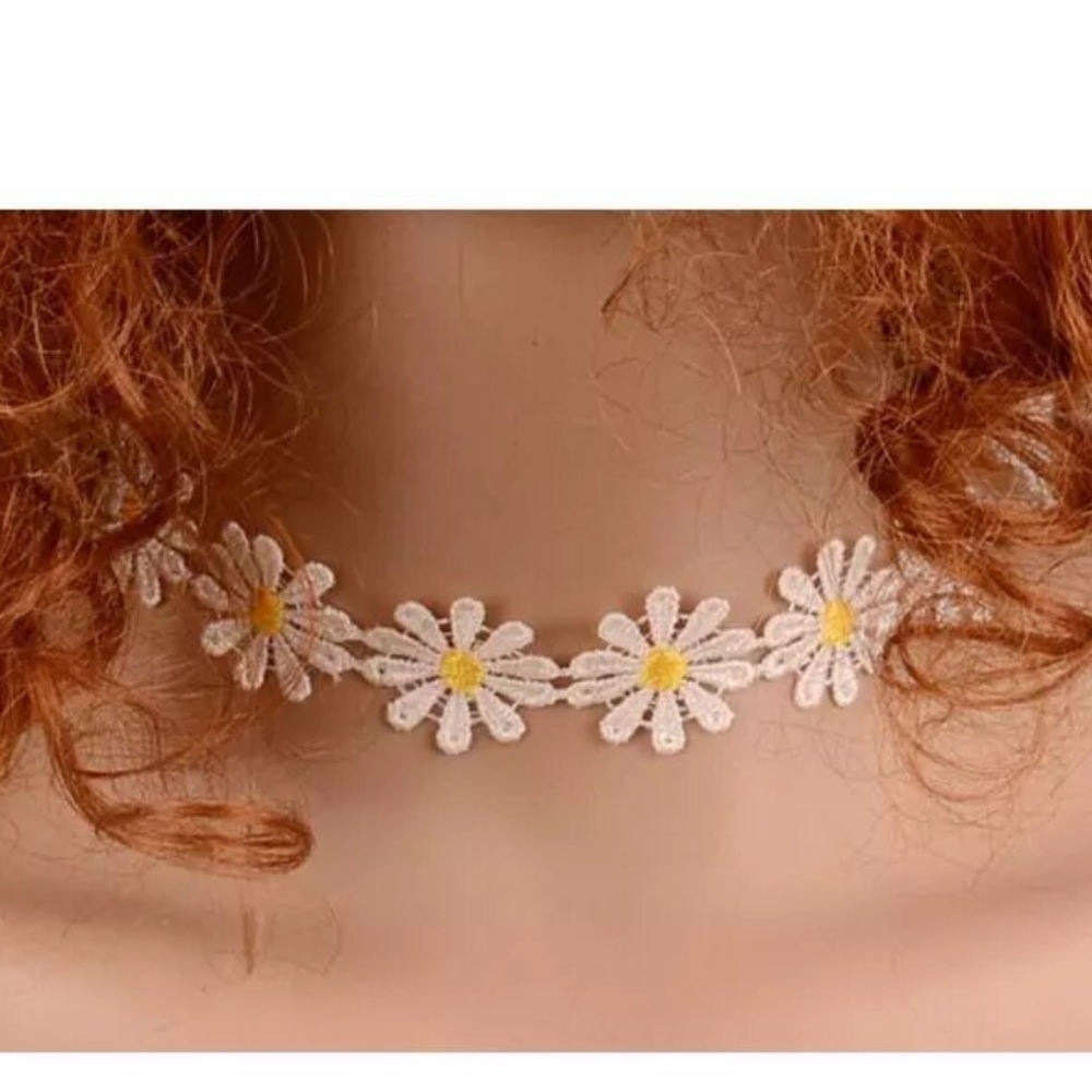 DAISY OR FLOWER BOHO, VINTAGE, FESTIVAL CHOKER-NWT - Picture 4 of 4