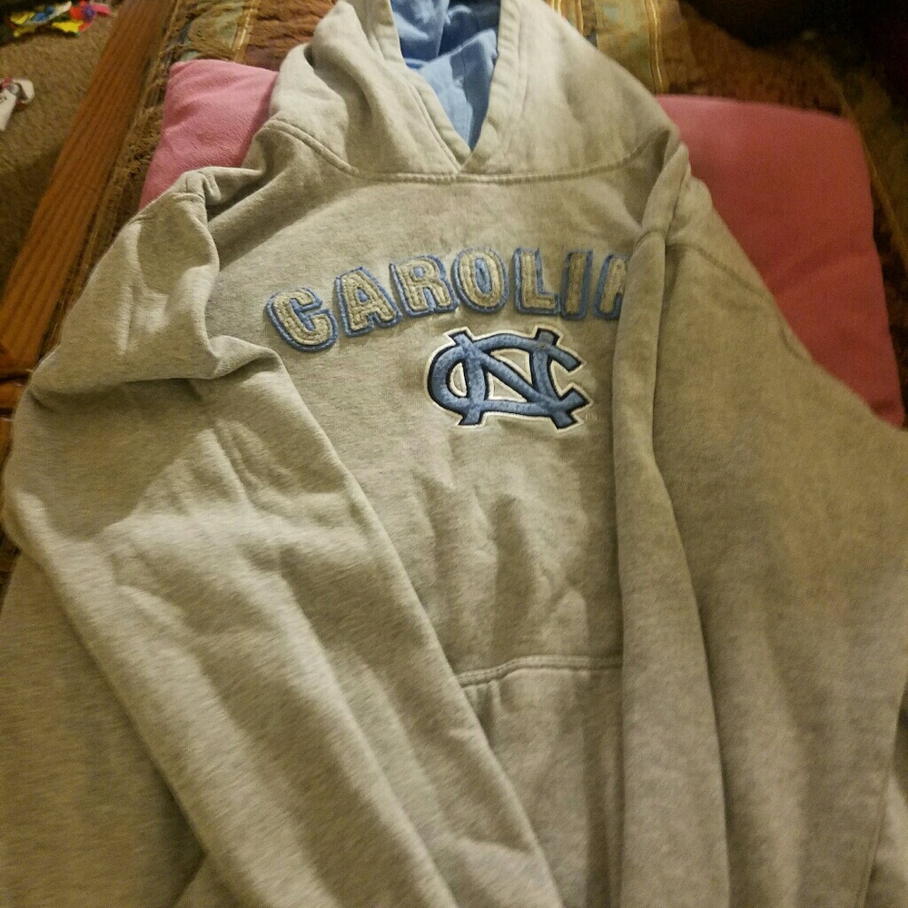 North Carolina Boys medium Hoodie