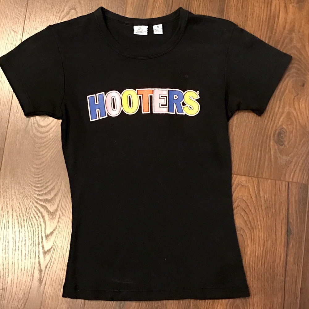 Brand new without tags black HOOTERS tee