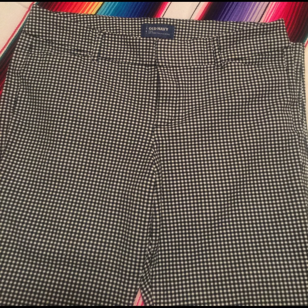 NWOT- Old Navy Pixie Mid Rise Ankle Pants