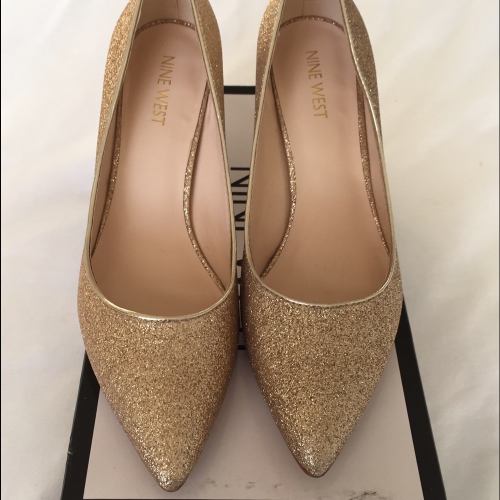 Nine West gold glitter pump