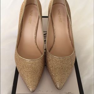 Nine West gold glitter pump