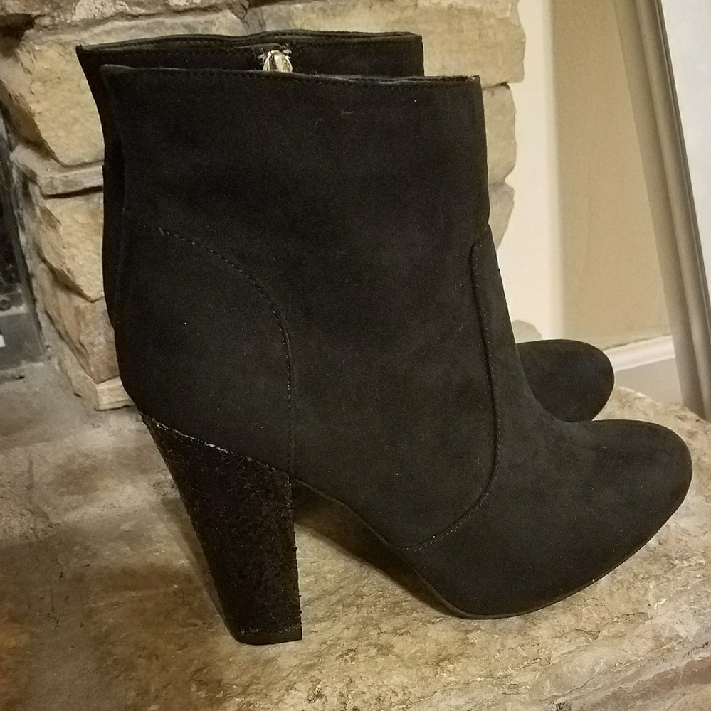 New Black G by guess bootie with sequin heel