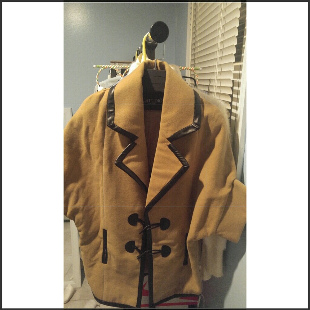 Camel khaki coat.cape.jacket blazer. Wool.NEW.