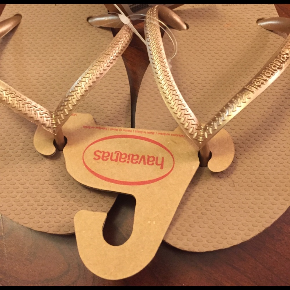 NWT Golden/Bronze Colored Havaianas