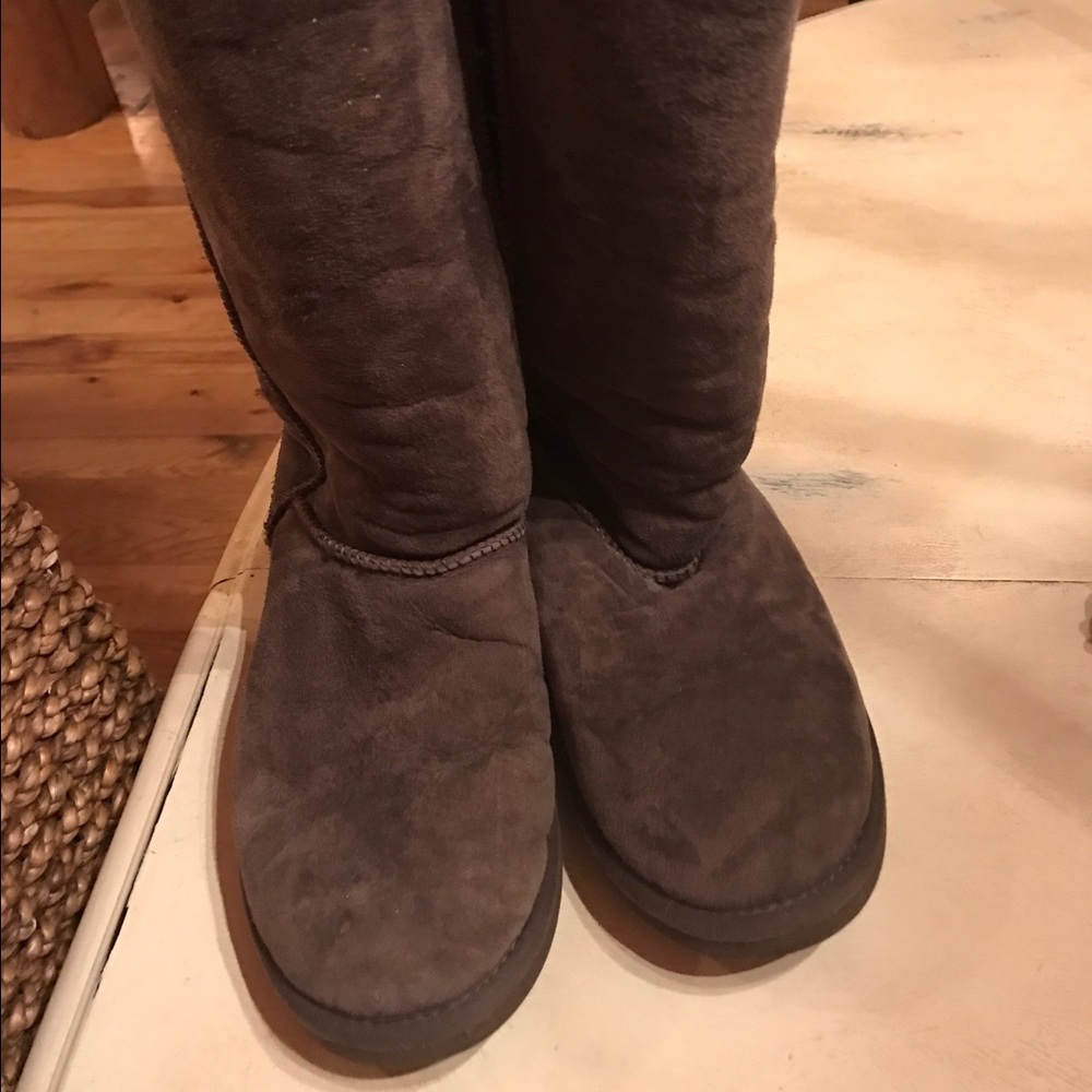 Chocolate tall uggs BARELY WORN-like new!!