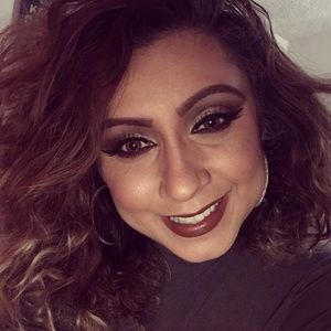 Meet your Posher, Cynrhia