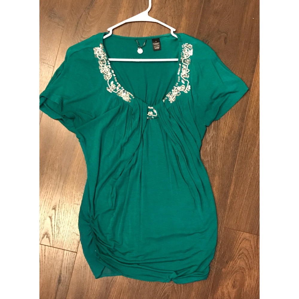 Very cute flowy top!