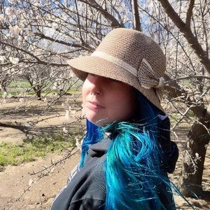 on sale - Bow-It Up hat