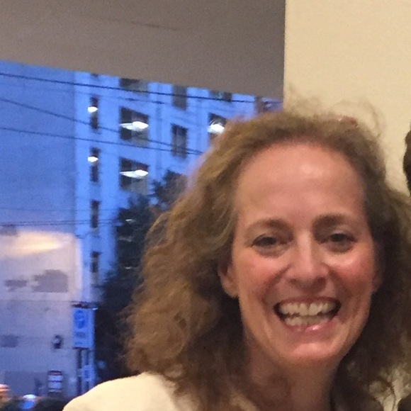 Meet your Posher, Cynthia - Picture 1 of 1