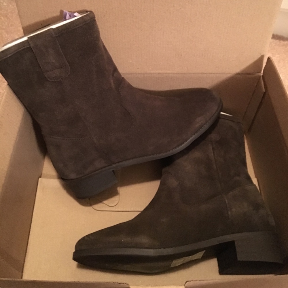 Kennedy dark brown short boot size 6.5